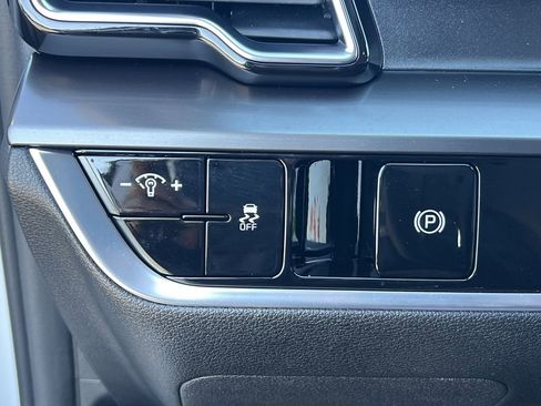 Used 2023 Kia Sportage EX image 15