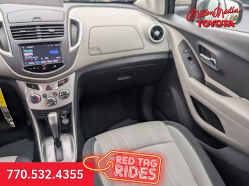 Used 2016 Chevrolet Trax LT w/ LT Sun and Sound Package image 17