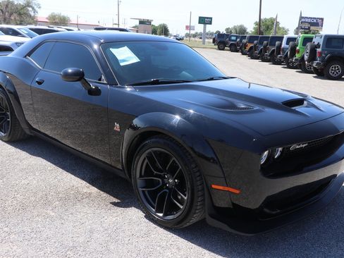 Used 2021 Dodge Challenger R/T Scat Pack RWD image 1