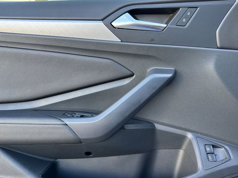 Used 2024 Volkswagen Jetta SE image 11