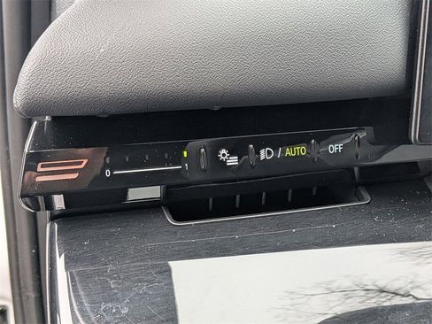 Used 2024 BMW 530i xDrive 530i xDrive w/ Convenience Package image 17