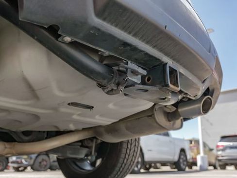 Used 2018 Ford Explorer XLT w/ Equipment Group 202A image 6