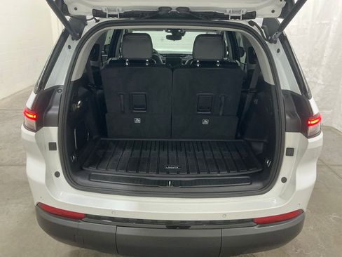 Used 2023 Jeep Grand Cherokee L Limited w/ Black Appearance Package image 21