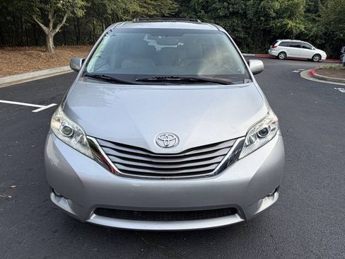 Used 2011 Toyota Sienna XLE w/ XLE Navigation Pkg FWD image 9