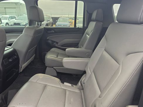 Used 2018 Chevrolet Suburban LT w/ Luxury Package AWD/4WD image 12