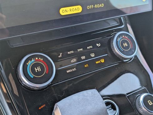 Used 2023 Land Rover Range Rover Sport SE Dynamic image 29