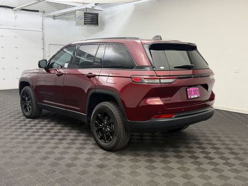 Used 2025 Jeep Grand Cherokee Altitude AWD/4WD image 3