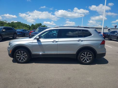 Used 2020 Volkswagen Tiguan SE w/ Panoramic Sunroof Package AWD/4WD image 4
