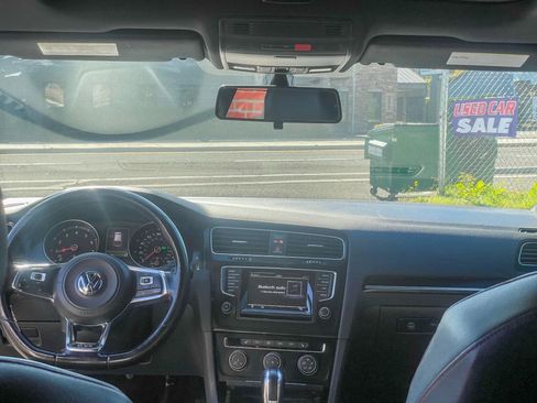 Used 2015 Volkswagen GTI SE image 3