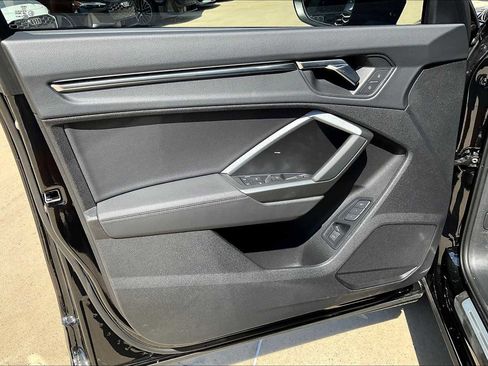 New 2025 Audi Q3 2.0T Premium image 10