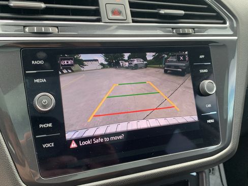 Used 2023 Volkswagen Tiguan SE w/ Panoramic Sunroof Package FWD image 20