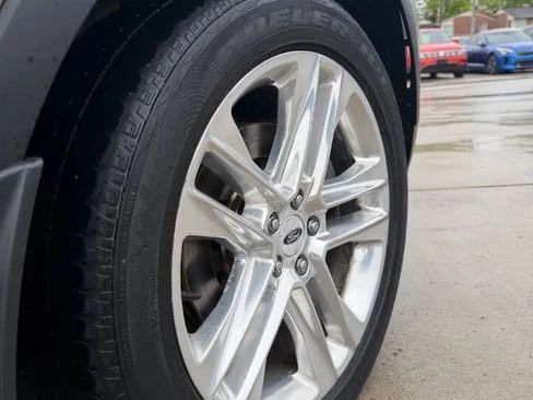 Used 2017 Ford Explorer Limited w/ Equipment Group 301A AWD/4WD image 9