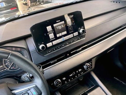 Used 2024 Mitsubishi Outlander SE image 10