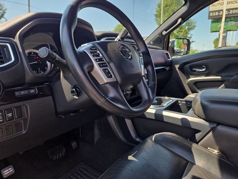 Used 2018 Nissan Titan SL w/ Midnight Edition AWD/4WD image 10