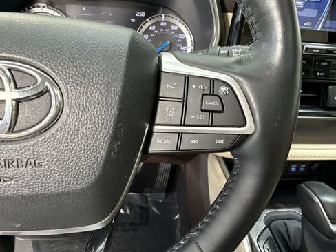 Used 2022 Toyota Highlander Platinum AWD/4WD image 14