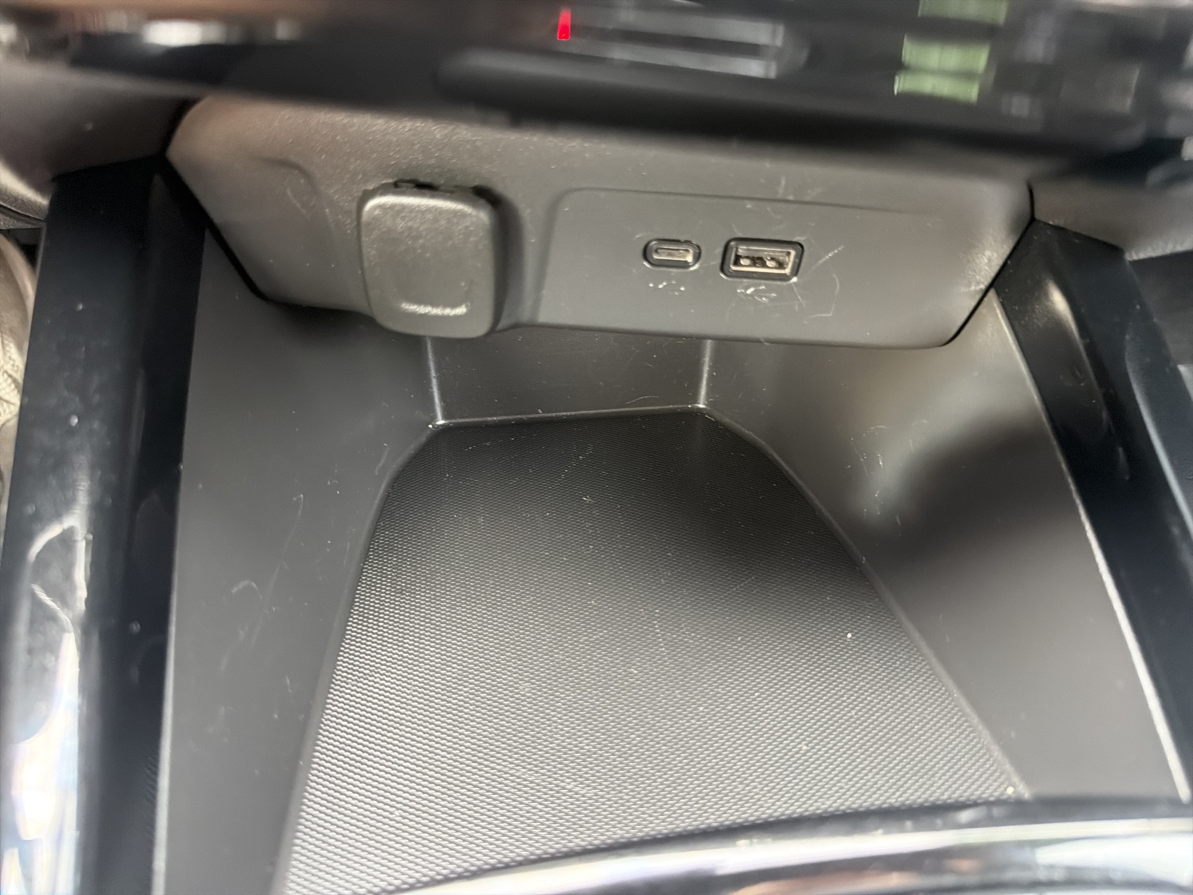Used 2025 Chevrolet Trax LT FWD image 29
