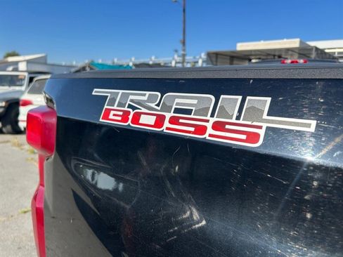 Used 2019 Chevrolet Silverado 1500 Custom Trail Boss w/ Custom Convenience Package AWD/4WD image 8