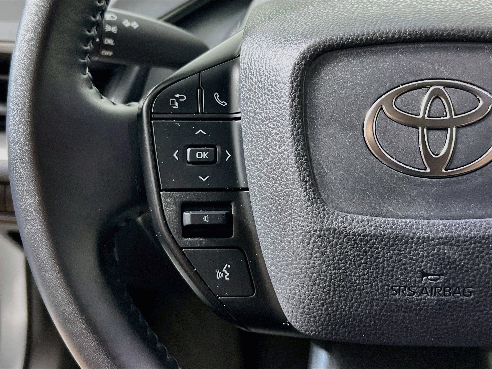 Used 2024 Toyota Prius LE FWD image 18