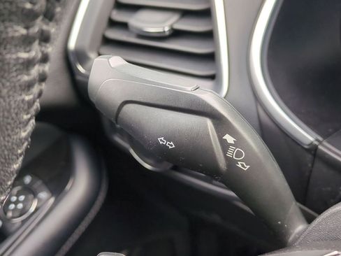 Used 2018 Ford Edge Titanium image 28