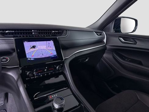 New 2025 Jeep Grand Cherokee Altitude image 22