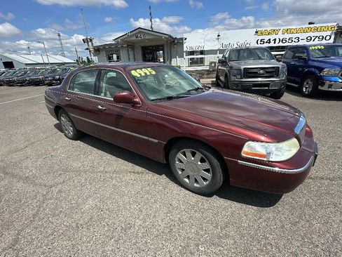 Used 2004 Lincoln Town Car Ultimate image 2