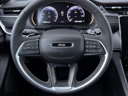 New 2025 Jeep Grand Cherokee L Laredo image 12