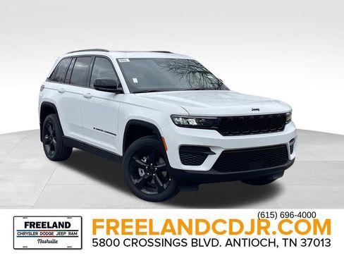 New 2025 Jeep Grand Cherokee Altitude w/ Trailer Tow Package AWD/4WD image 1