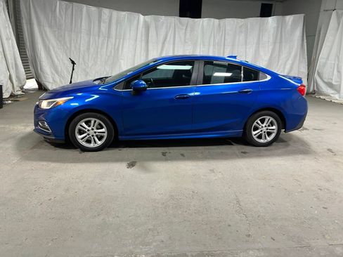 Used 2016 Chevrolet Cruze LT w/ Sun And Sound Package FWD image 4