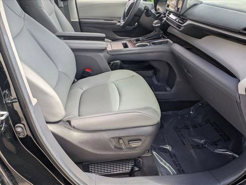 Used 2024 Toyota Sienna XLE image 20