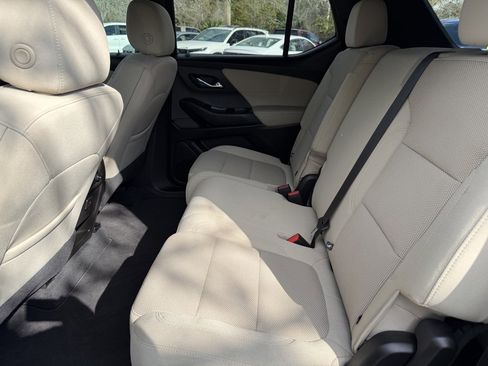 Used 2023 Chevrolet Traverse LS image 13