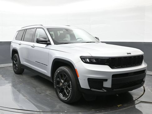 Used 2024 Jeep Grand Cherokee L Laredo AWD/4WD image 5