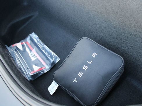 Used 2020 Tesla Model Y Long Range image 18