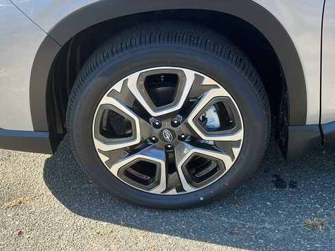 New 2025 Subaru Ascent Limited image 5