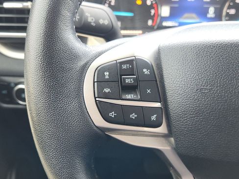 Used 2023 Ford Explorer XLT w/ Equipment Group 202A RWD image 31