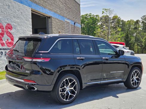 Used 2024 Jeep Grand Cherokee Summit AWD/4WD image 7