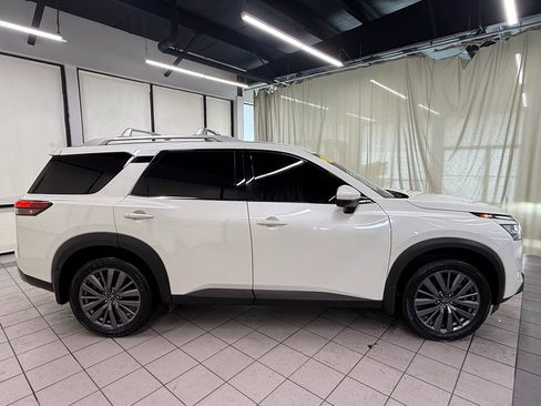 Used 2023 Nissan Pathfinder SL w/ SL Premium Package image 3