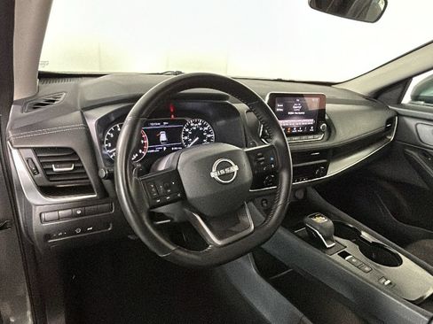Used 2025 Nissan Rogue SV FWD image 14