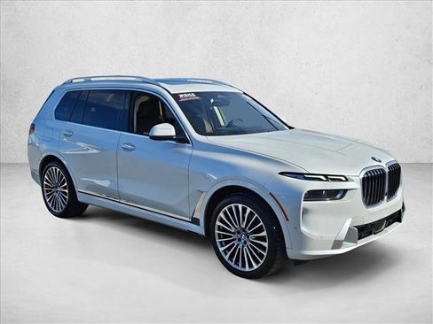 Used 2023 BMW X7 xDrive40i w/ Premium Package image 3