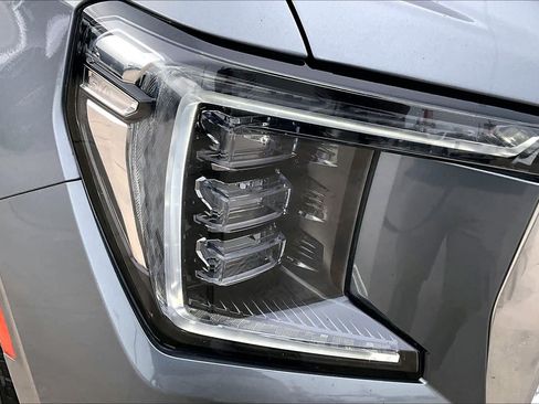 Used 2021 GMC Yukon Denali w/ Denali Premium Package RWD image 28