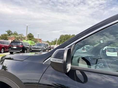 Used 2025 Chevrolet Traverse LT FWD image 12