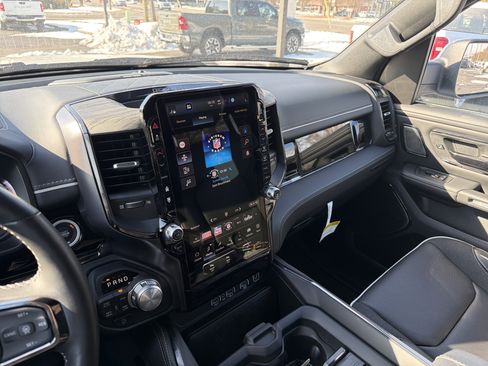 Used 2025 RAM 1500 Limited AWD/4WD image 16