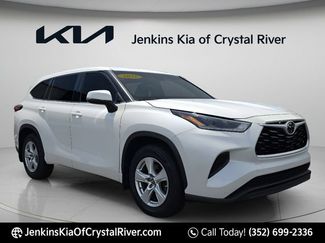 Used 2021 Toyota Highlander L AWD/4WD video 1