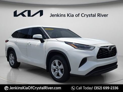 Used 2021 Toyota Highlander L AWD/4WD image 1