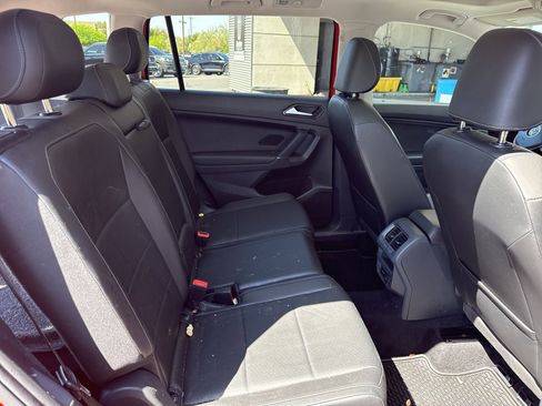 Used 2018 Volkswagen Tiguan SE w/ Panoramic Sunroof Package image 15