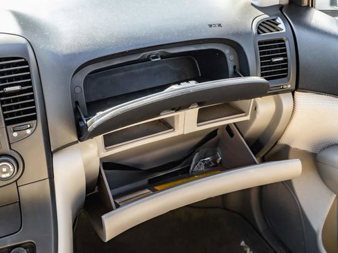 Used 2007 Kia Sedona w/ Convenience Pkg image 21