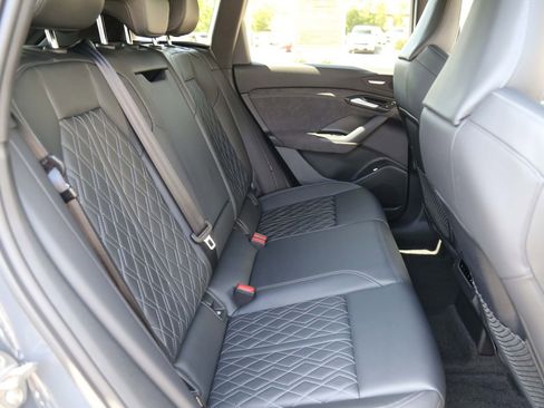 Certified 2025 Audi SQ6 e-tron Prestige AWD/4WD image 19