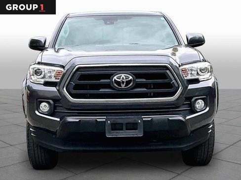 Certified 2022 Toyota Tacoma SR5 AWD/4WD image 4