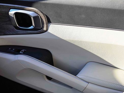 Certified 2023 Kia Sorento S w/ Panoramic Sunroof Package image 16