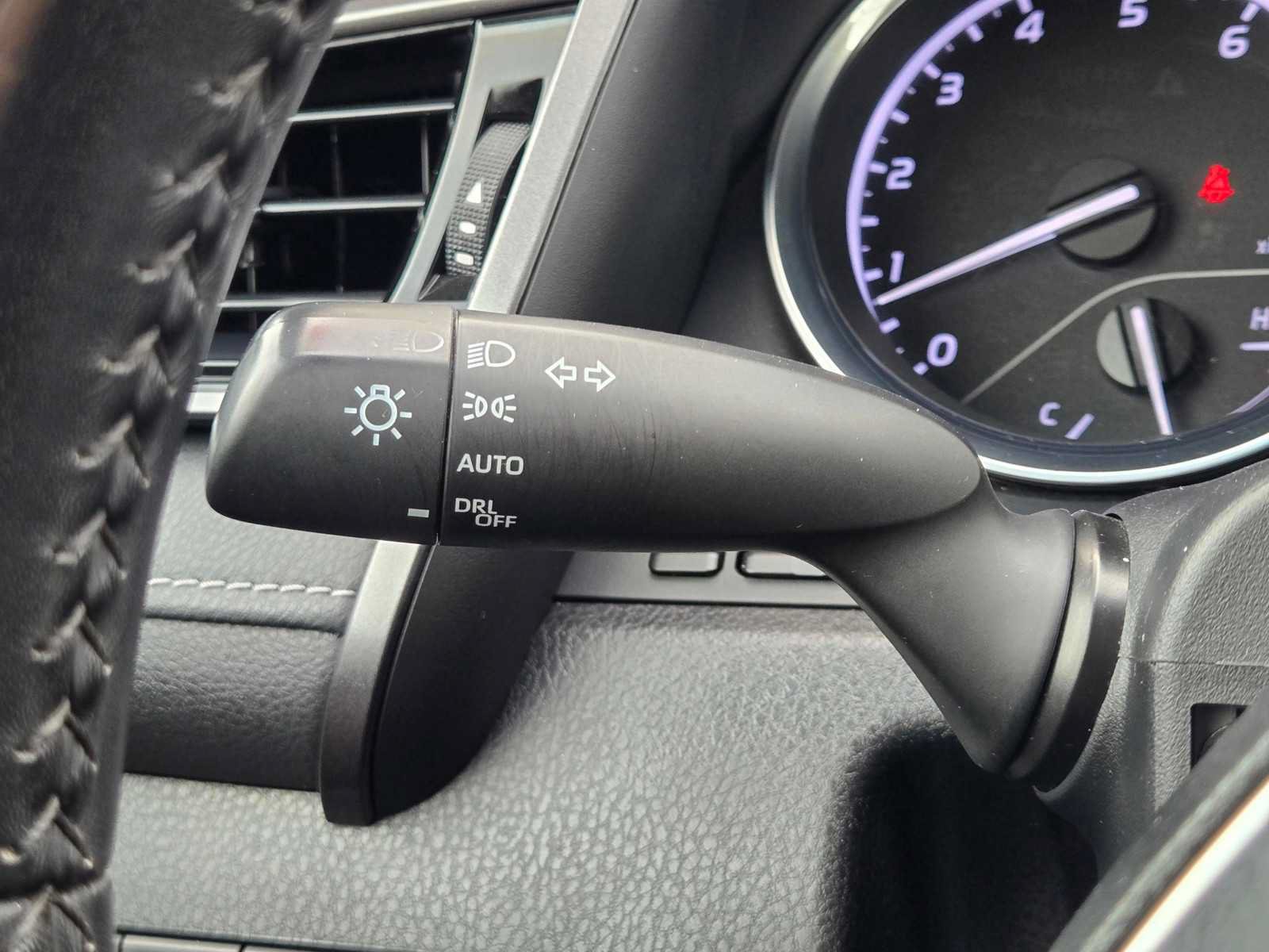Used 2020 Toyota Camry SE FWD image 22