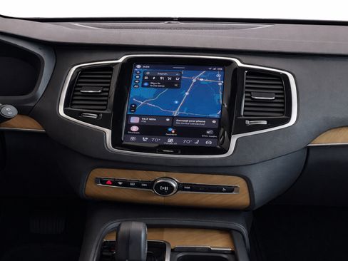 Certified 2023 Volvo XC90 T8 Plus AWD/4WD image 19
